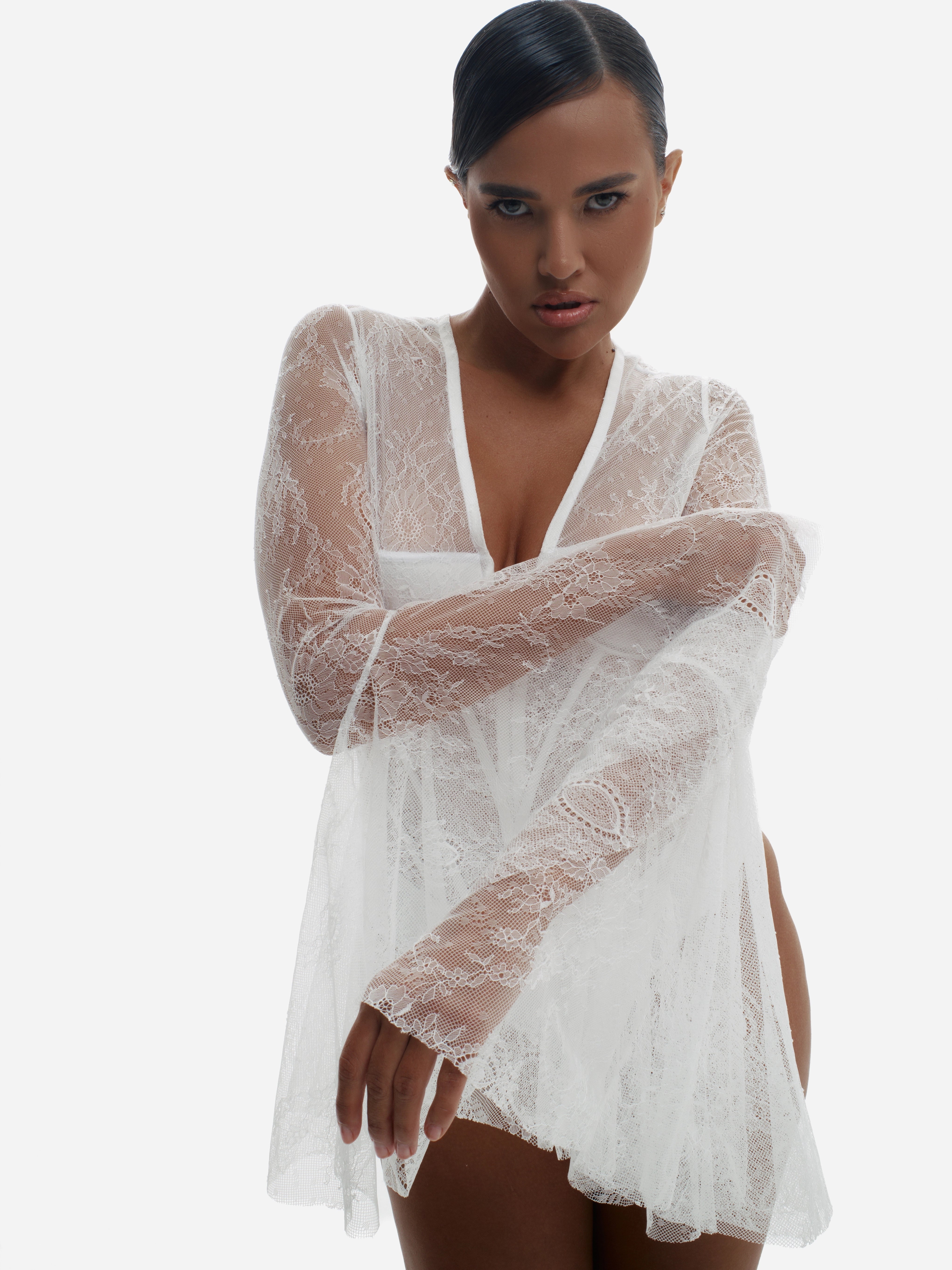 TOUCH ME NOT - WHITE