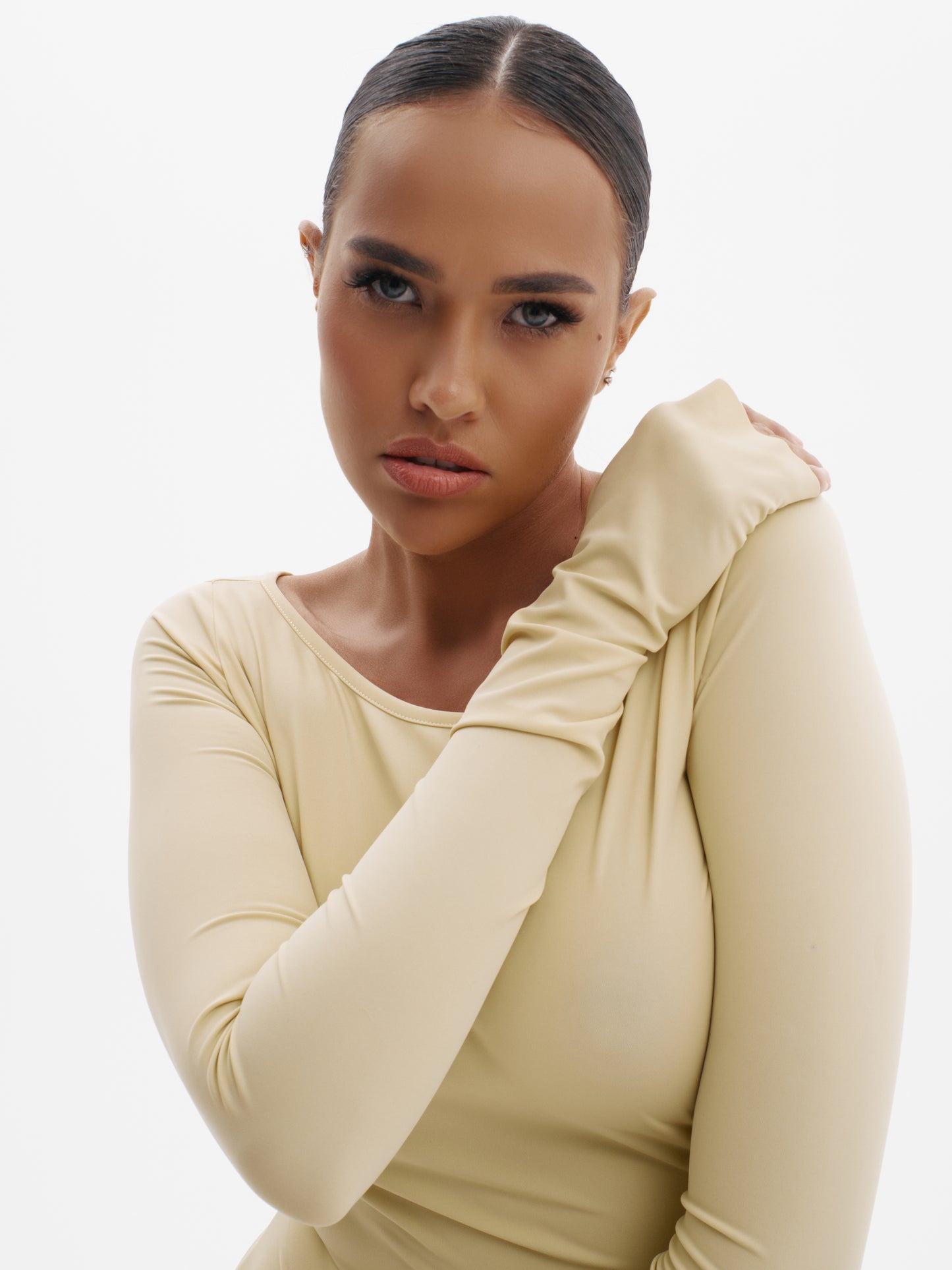 INNOCENT MOVE - PASTEL YELLOW - Miruna