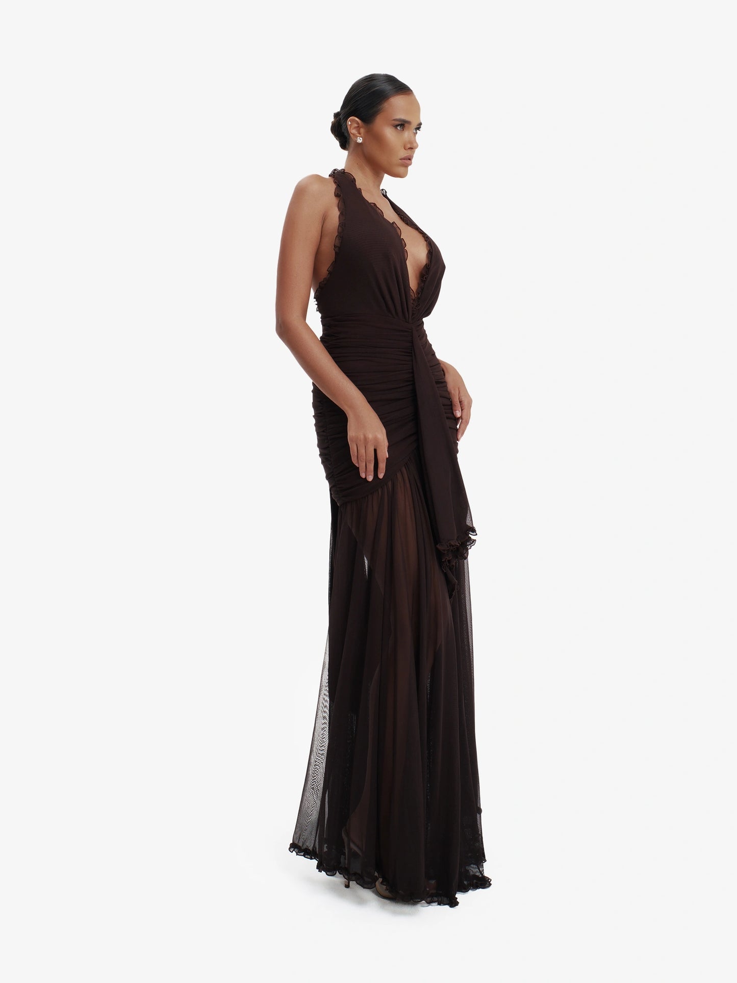 Brown dramatic mermaid dress, luxe evening wear, confident elegance.