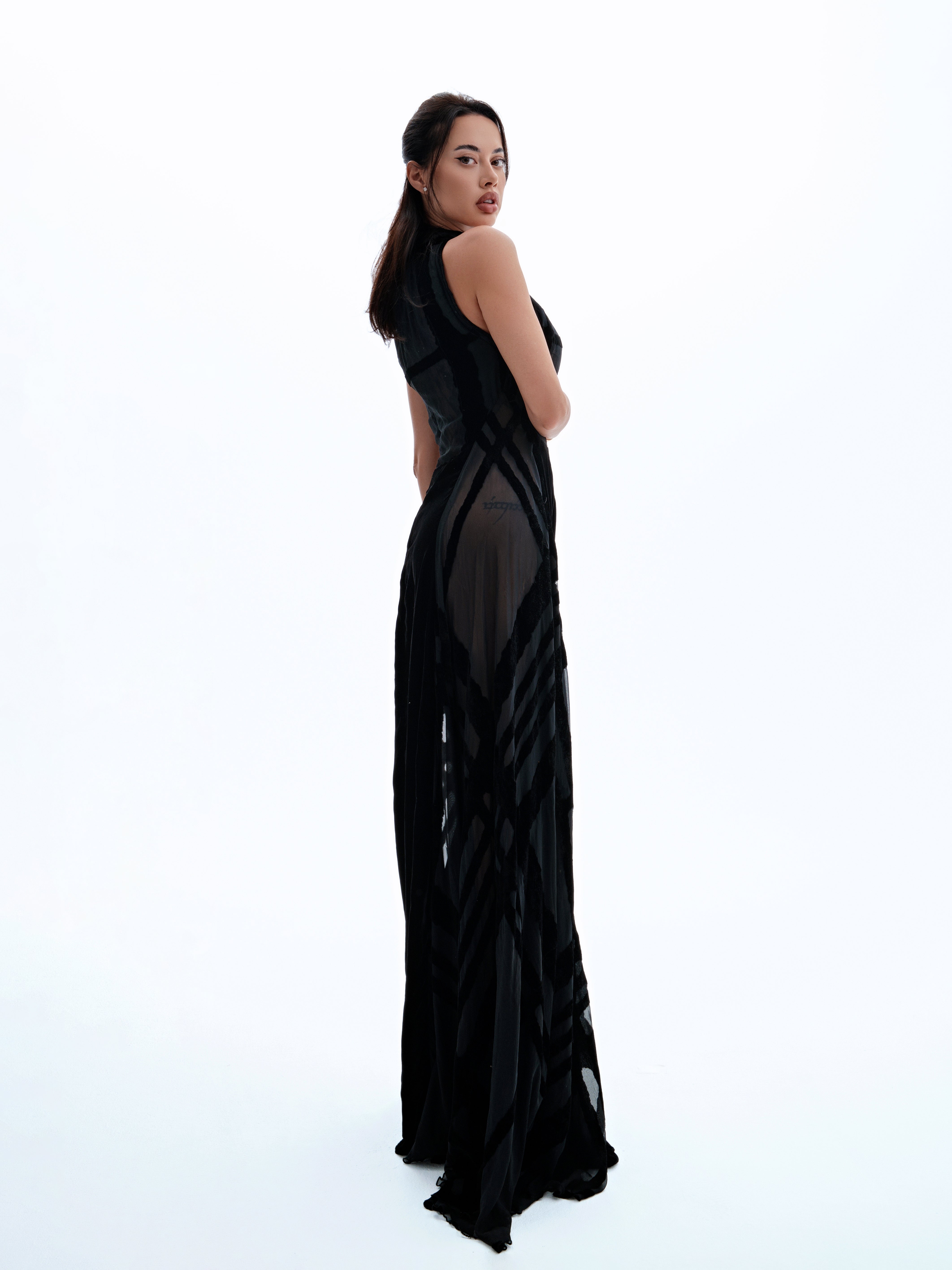 SHE - BETWEEN LINES BLACK