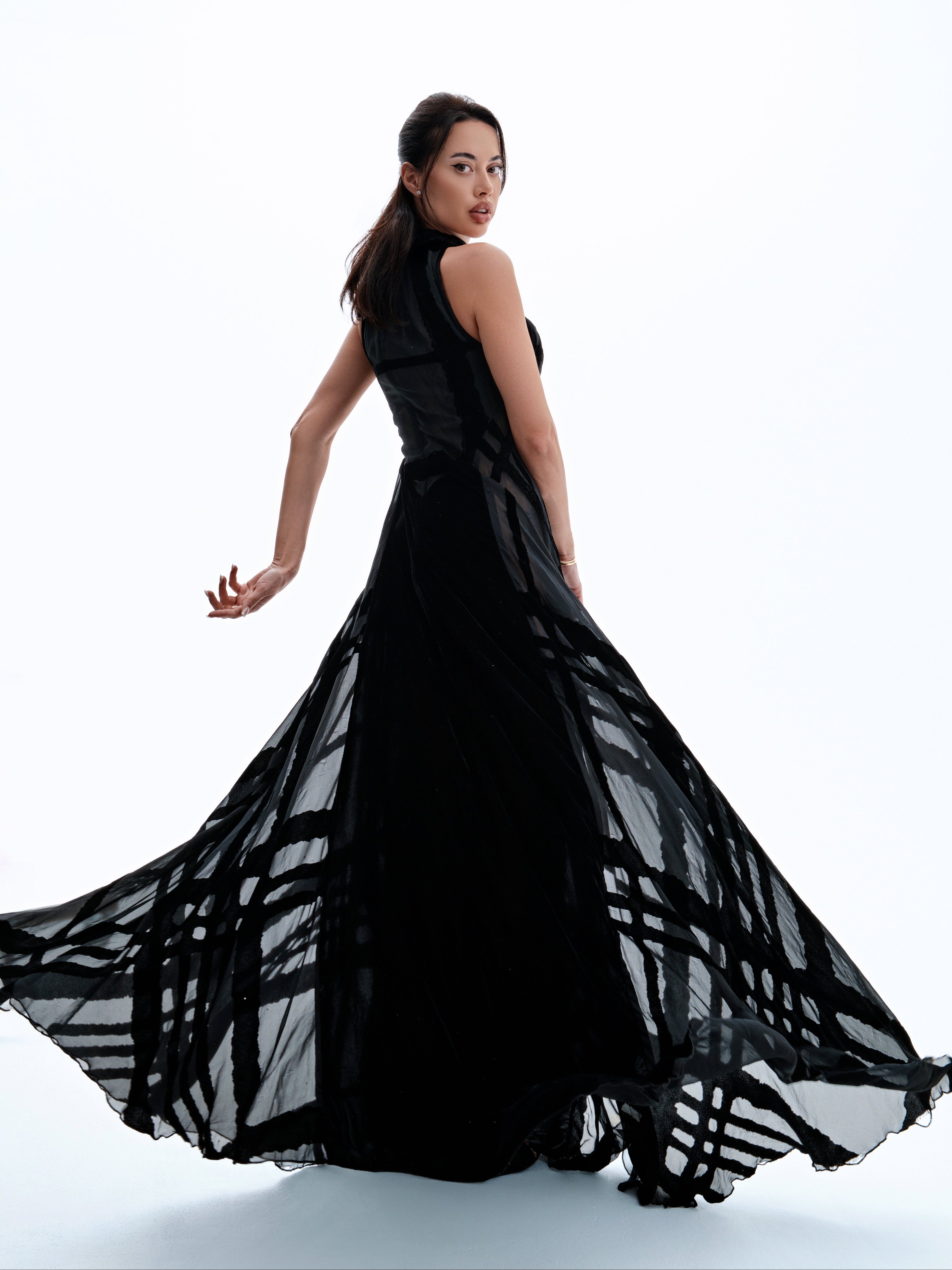 SHE - BETWEEN LINES BLACK